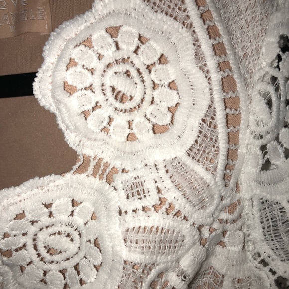 White lace dress - Picture 5 of 7